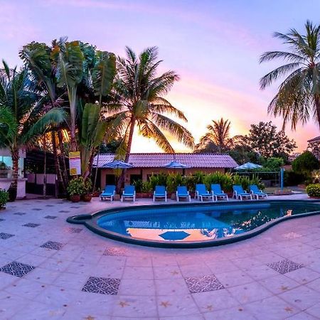 Coconut Resort Hotel Patong Extérieur photo